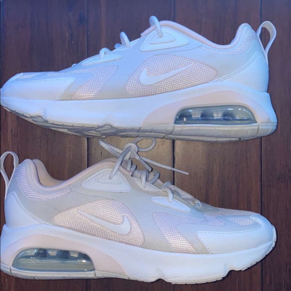 Nike Airmax 200-Woman’s size 8.5-Pink and white